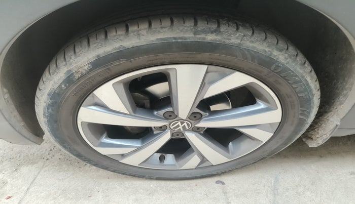 2022 Volkswagen TAIGUN TOPLINE 1.0 TSI AT, Petrol, Automatic, 23,846 km, tyre