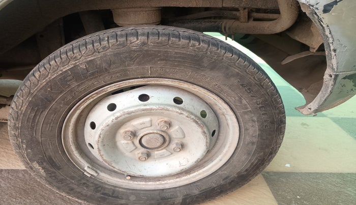 2011 Maruti Alto LXI CNG, Petrol, Manual, 2,26,000 km, tyre