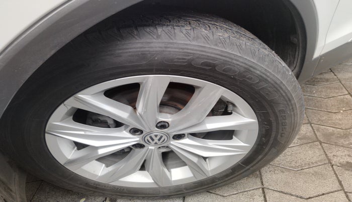 2017 Volkswagen TIGUAN HIGHLINE TDI AT, Diesel, Automatic, 1,55,308 km, tyre