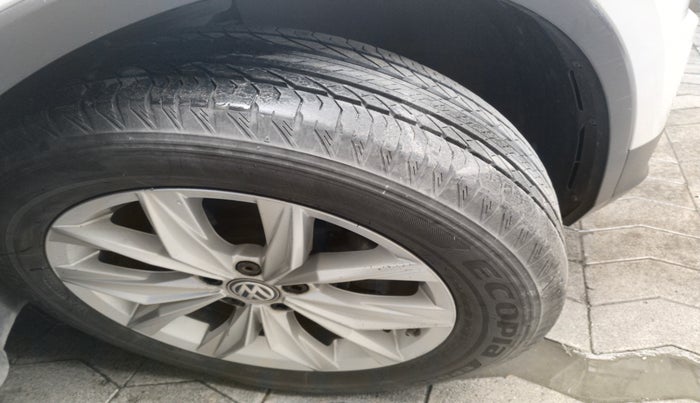 2017 Volkswagen TIGUAN HIGHLINE TDI AT, Diesel, Automatic, 1,55,308 km, tyre
