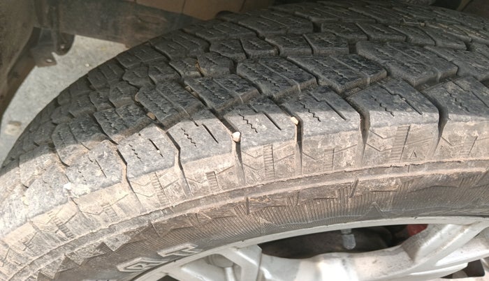 2016 Mahindra Scorpio S6 PLUS 1.99 INTELLI-HYBRID, Diesel, Manual, 74,097 km, tyre
