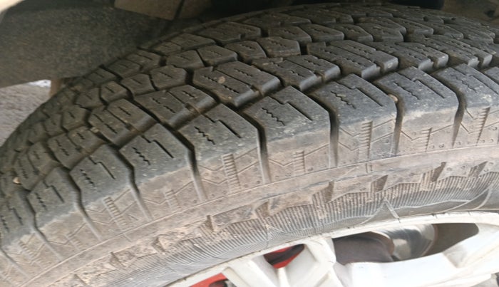 2016 Mahindra Scorpio S6 PLUS 1.99 INTELLI-HYBRID, Diesel, Manual, 74,097 km, tyre