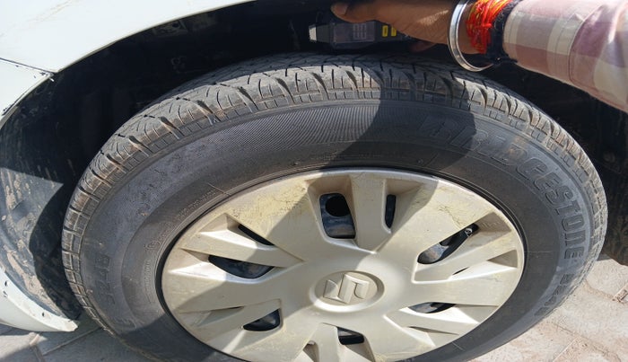 2013 Maruti Swift VXI, Petrol, Manual, 1,20,762 km, tyre