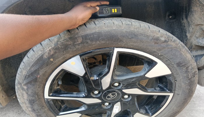 2024 Tata PUNCH CREATIVE  1.2 RTN DUAL TONE, Petrol, Manual, 3,713 km, tyre