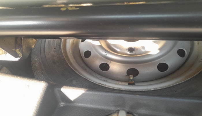 2013 Maruti Wagon R 1.0 LXI CNG, Petrol, Manual, 82,952 km, tyre