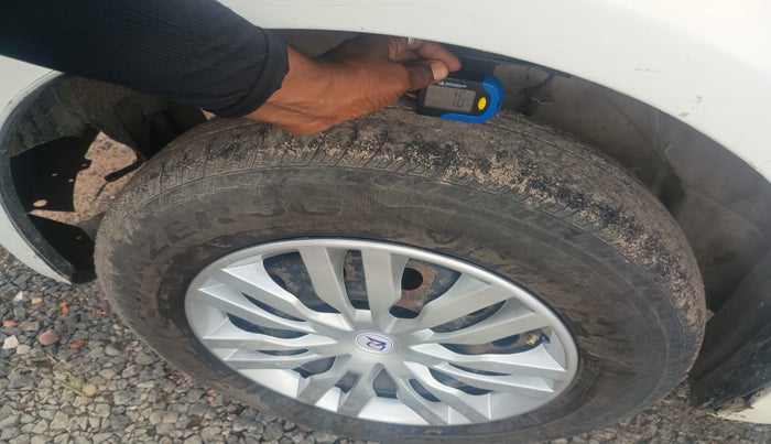 2012 Maruti Swift Dzire LXI, Petrol, Manual, 1,44,106 km, tyre
