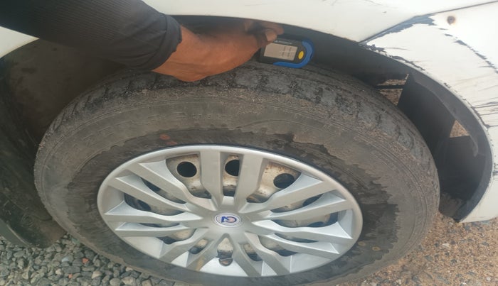 2012 Maruti Swift Dzire LXI, Petrol, Manual, 1,44,106 km, tyre