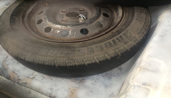 2012 Maruti Swift Dzire LXI, Petrol, Manual, 1,44,106 km, tyre