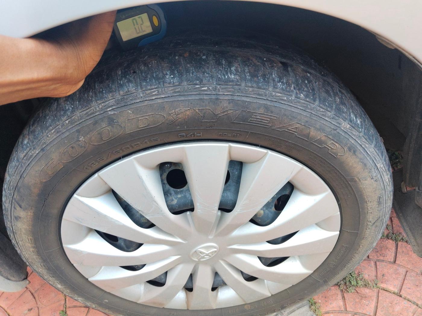 2013 Toyota Etios G, Petrol, Manual, 26,321 km, tyre