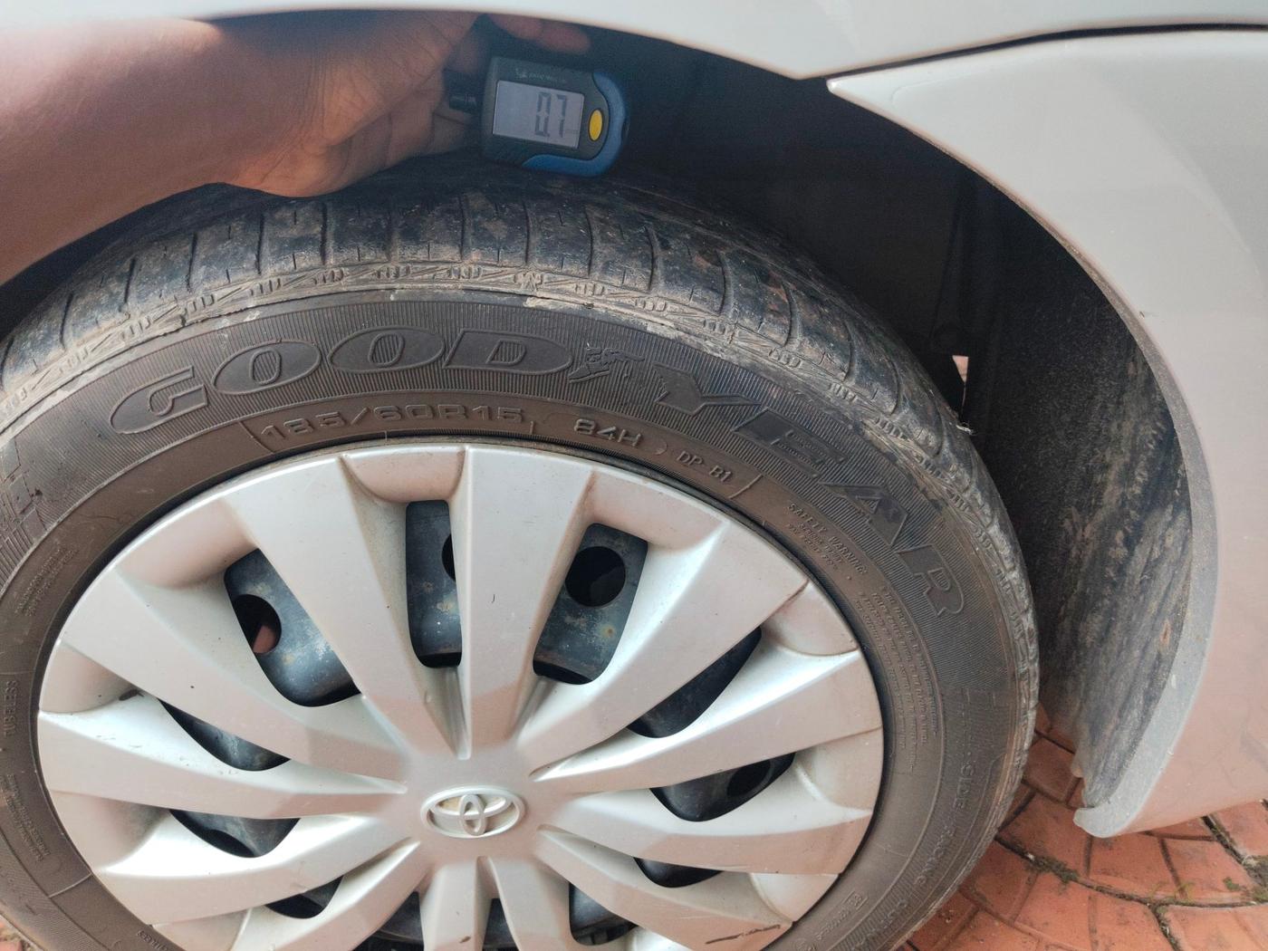2013 Toyota Etios G, Petrol, Manual, 26,321 km, tyre