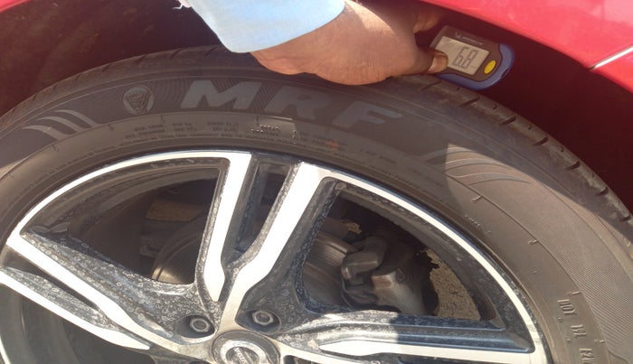 2017 Volvo V 40 D3 R design, Diesel, Automatic, 56,611 km, tyre