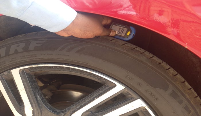 2017 Volvo V 40 D3 R design, Diesel, Automatic, 56,611 km, tyre