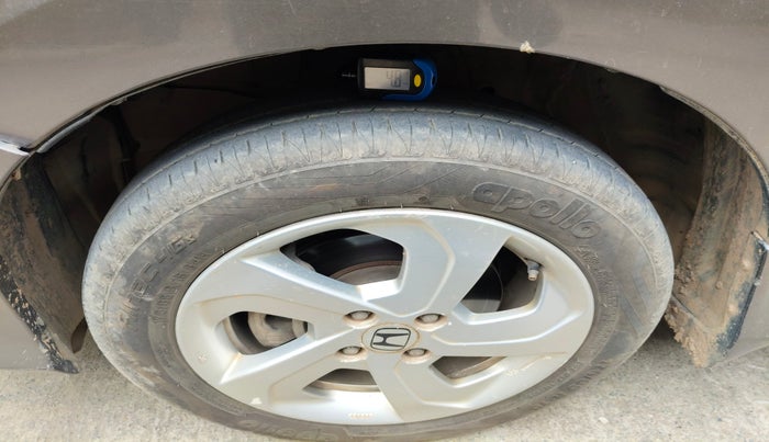 2016 Honda City 1.5L I-VTEC VX CVT, Petrol, Automatic, 1,66,016 km, tyre