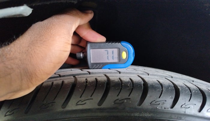 2014 Ford Ecosport TITANIUM 1.5L DIESEL, Diesel, Manual, 1,18,594 km, tyre