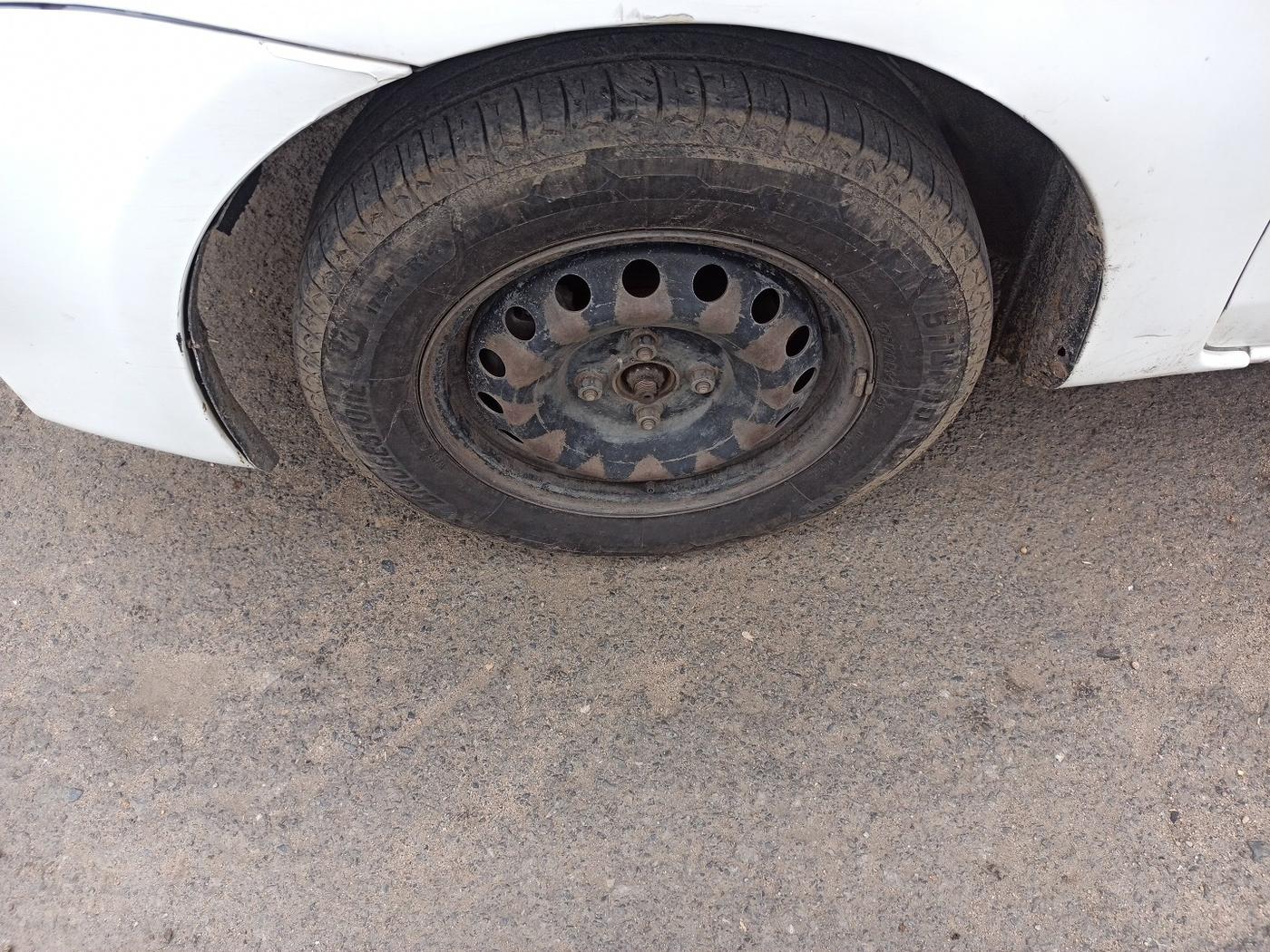 2012 Toyota Etios Liva GD, Diesel, Manual, 2,06,697 km, tyre