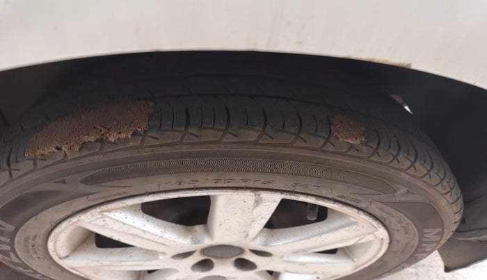 2011 Volkswagen Vento HIGHLINE DIESEL 1.6, Diesel, Manual, 1,62,945 km, tyre