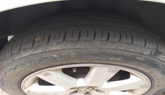 2011 Volkswagen Vento HIGHLINE DIESEL 1.6, Diesel, Manual, 1,62,945 km, tyre