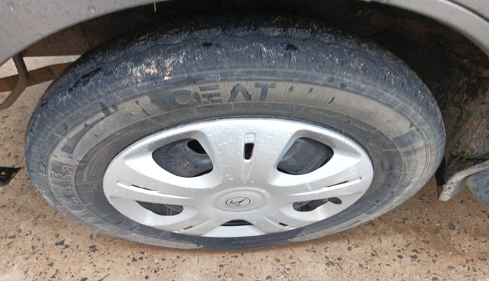 2012 Maruti Eeco 7 STR, Petrol, Manual, 1,21,361 km, tyre