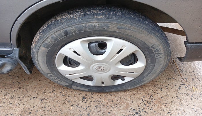 2012 Maruti Eeco 7 STR, Petrol, Manual, 1,21,361 km, tyre