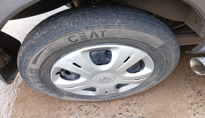 2012 Maruti Eeco 7 STR, Petrol, Manual, 1,21,361 km, tyre