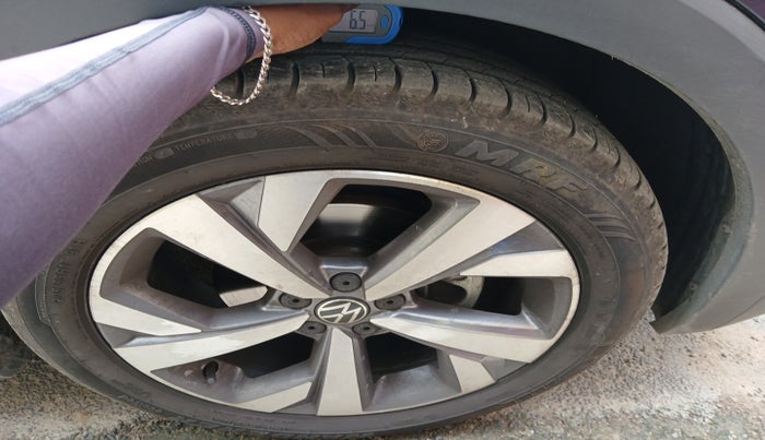 2024 Volkswagen TAIGUN TOPLINE 1.0 TSI MT, Petrol, Manual, 3,942 km, tyre