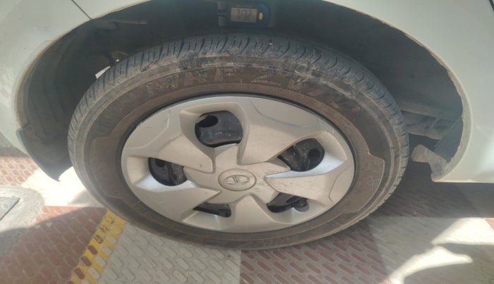 2023 Tata Tiago XT (O) PETROL, Petrol, Manual, 19,297 km, tyre