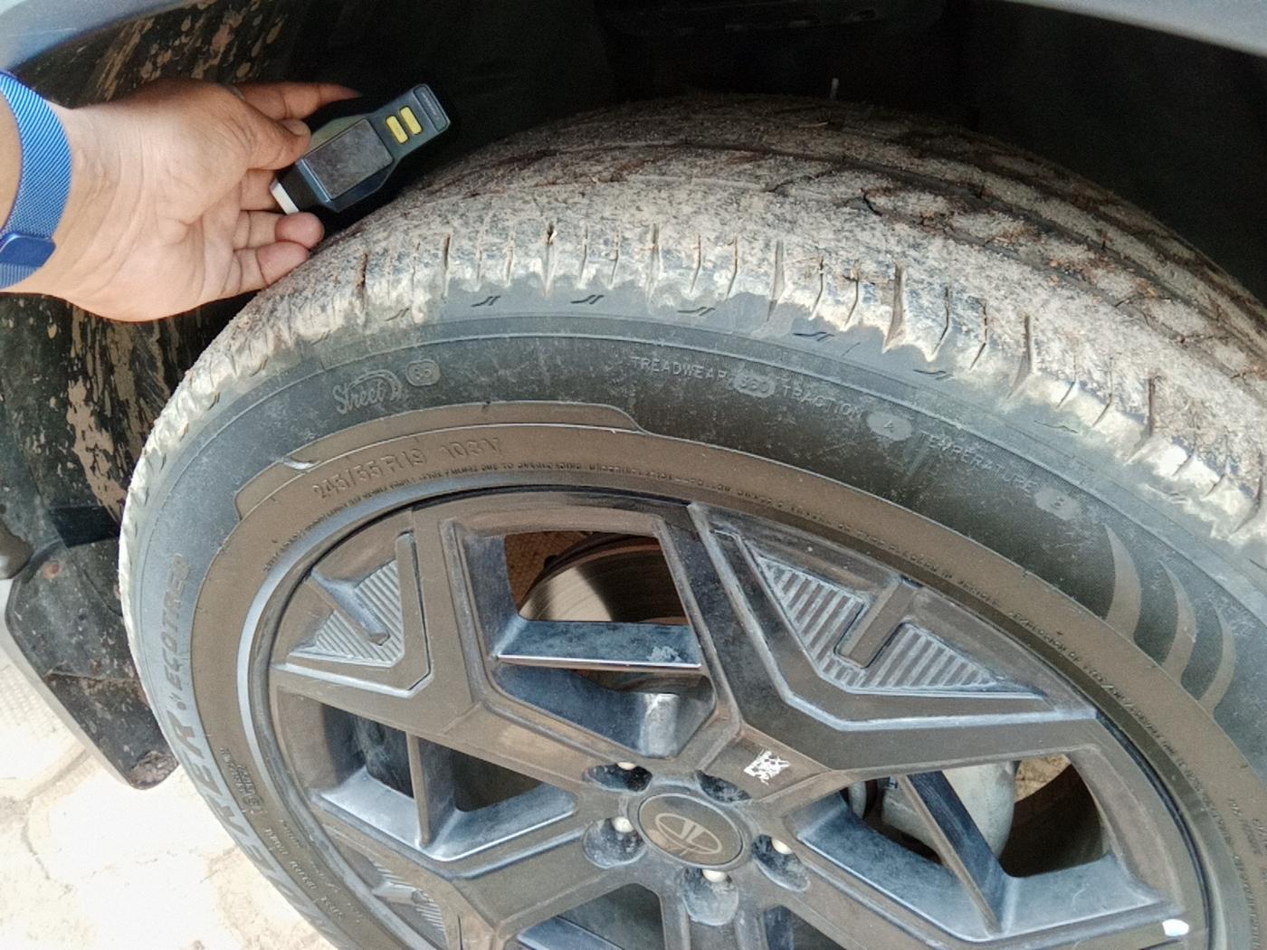 2024 Tata Harrier FEARLESS PLUS DARK EDITION, Diesel, Manual, 41,000 km, tyre