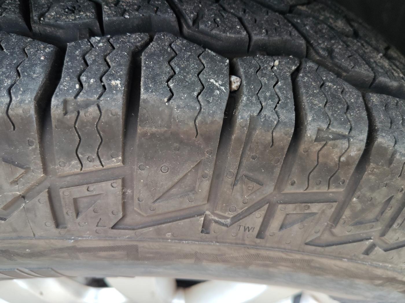 2016 Mahindra XUV500 W8 AT 1.99, Diesel, Automatic, 79,088 km, tyre