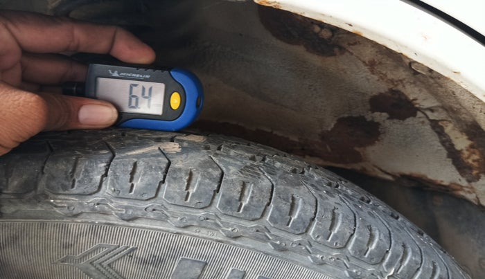 2015 Maruti Eeco 7 STR, Petrol, Manual, 2,12,431 km, tyre