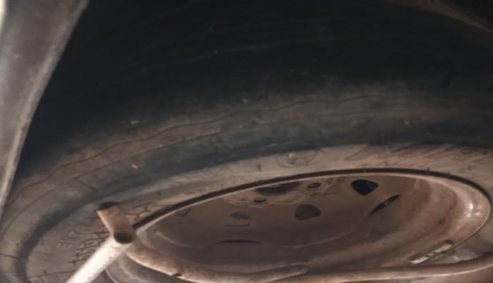 2015 Maruti Eeco 7 STR, Petrol, Manual, 2,12,431 km, tyre