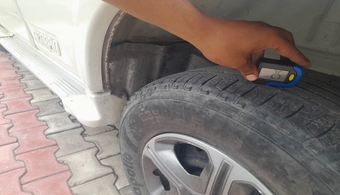 2012 Mahindra Scorpio SLE BS-III, Diesel, Manual, 1,68,706 km, tyre