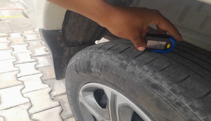 2012 Mahindra Scorpio SLE BS-III, Diesel, Manual, 1,68,706 km, tyre