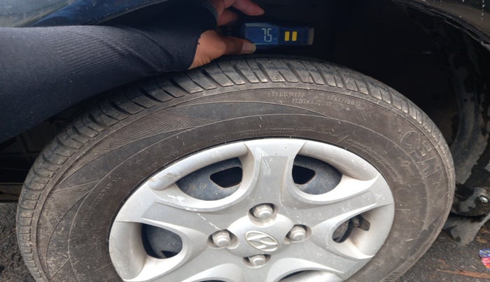 2011 Hyundai Accent EXECUTIVE, Petrol, Manual, 1,21,653 km, tyre