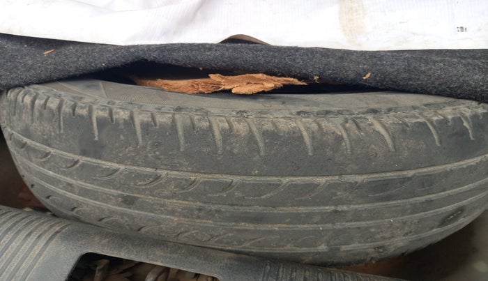 2011 Hyundai Accent EXECUTIVE, Petrol, Manual, 1,21,653 km, tyre