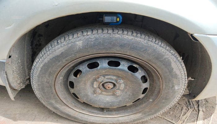 2010 Ford Fiesta ZXI 1.4 DIESEL, Diesel, Manual, 2,32,064 km, tyre