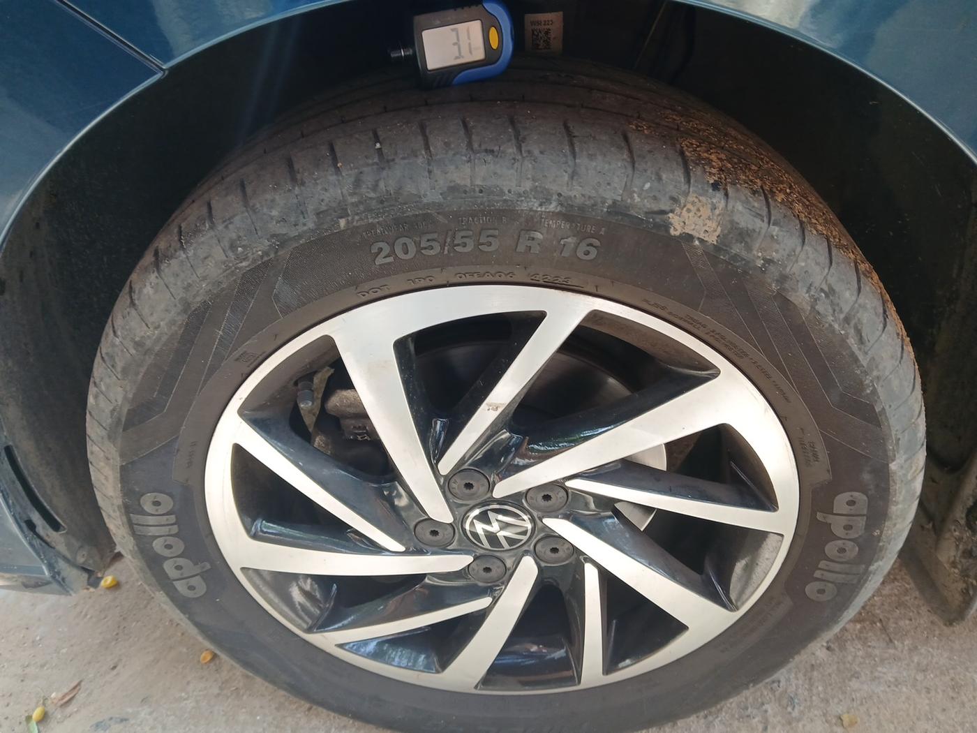 2023 Volkswagen VIRTUS TOPLINE TSI 1.0 AT, Petrol, Automatic, 47,063 km, tyre
