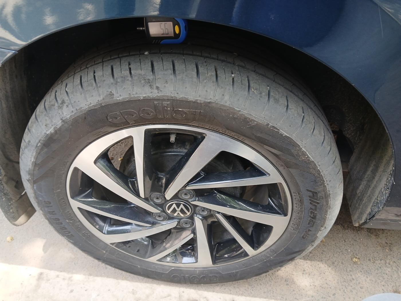 2023 Volkswagen VIRTUS TOPLINE TSI 1.0 AT, Petrol, Automatic, 47,063 km, tyre