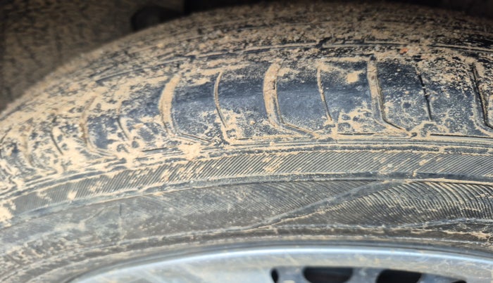 2020 KIA SELTOS HTK 1.5 PETROL, Petrol, Manual, 1,28,987 km, tyre