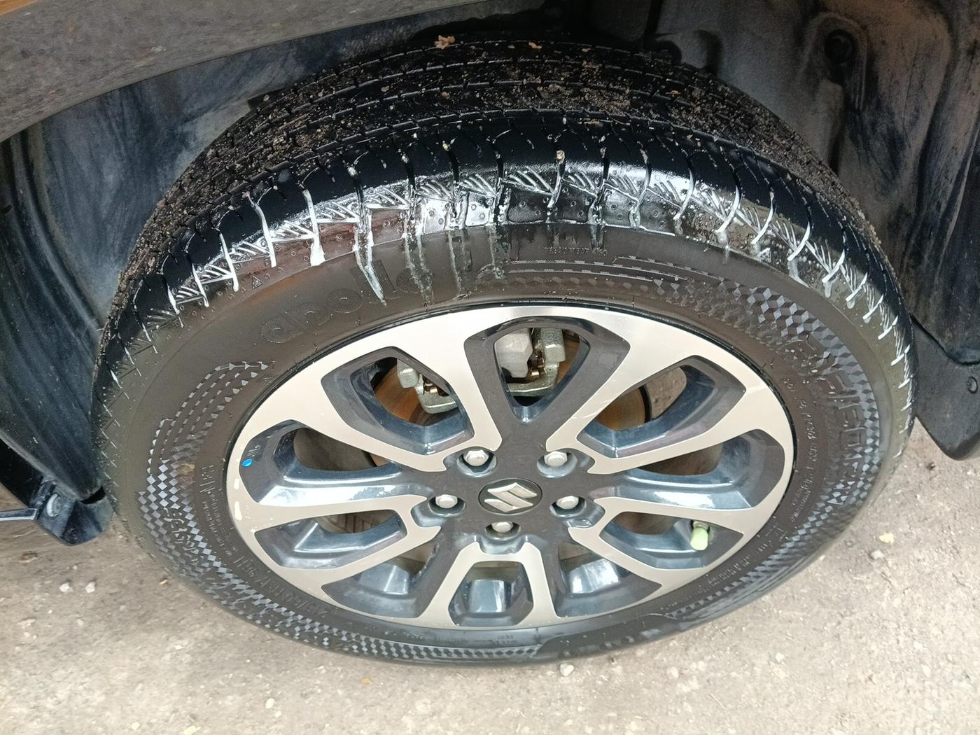2022 Maruti Grand Vitara ALPHA SMART HYBRID AT, Petrol, Automatic, 23,367 km, tyre