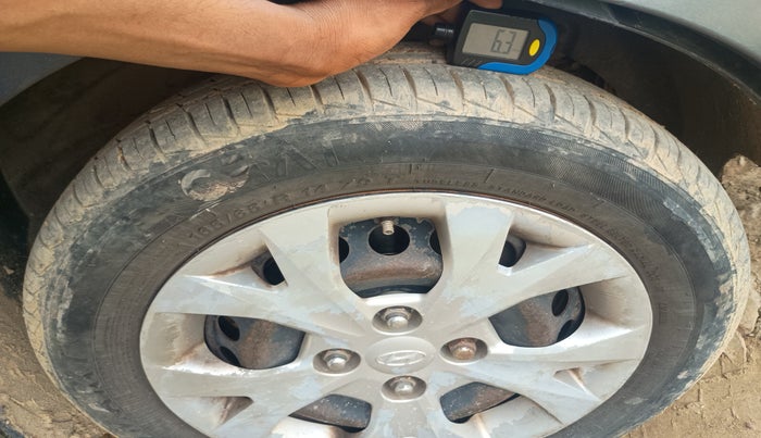 2015 Hyundai Grand i10 SPORTZ 1.1 CRDI, Diesel, Manual, 85,320 km, tyre