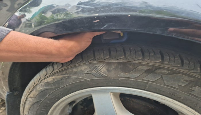 2010 Chevrolet Optra Magnum LS 2.0 TCDI, Diesel, Manual, 1,74,958 km, tyre