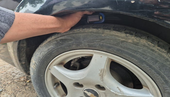 2010 Chevrolet Optra Magnum LS 2.0 TCDI, Diesel, Manual, 1,74,958 km, tyre