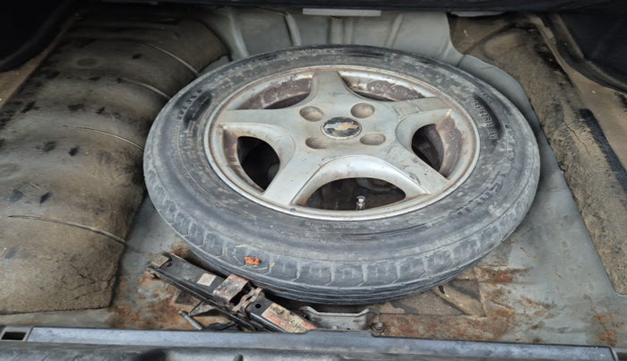 2010 Chevrolet Optra Magnum LS 2.0 TCDI, Diesel, Manual, 1,74,958 km, tyre