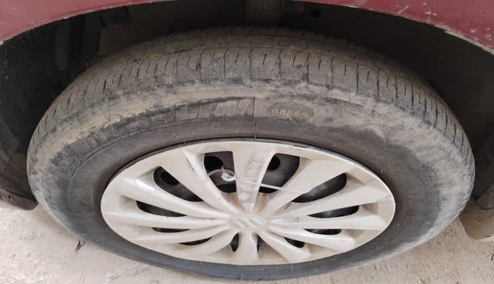 2015 Maruti Swift Dzire VXI, Petrol, Manual, 1,03,327 km, tyre