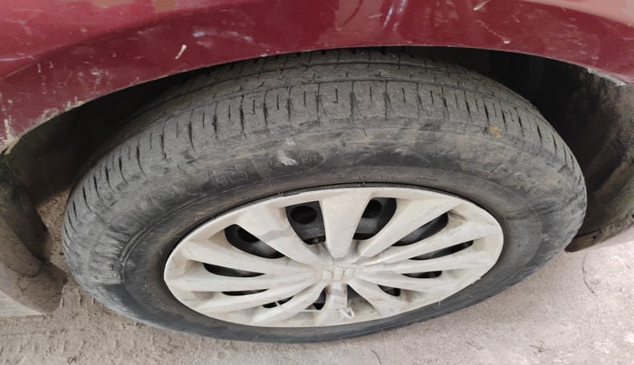 2015 Maruti Swift Dzire VXI, Petrol, Manual, 1,03,327 km, tyre
