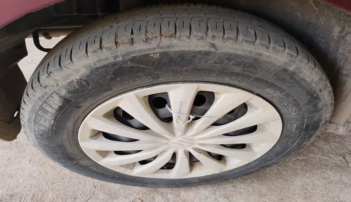 2015 Maruti Swift Dzire VXI, Petrol, Manual, 1,03,327 km, tyre