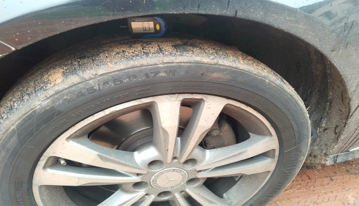 2015 Mercedes Benz E Class E250 CDI, Diesel, Automatic, 1,17,097 km, tyre