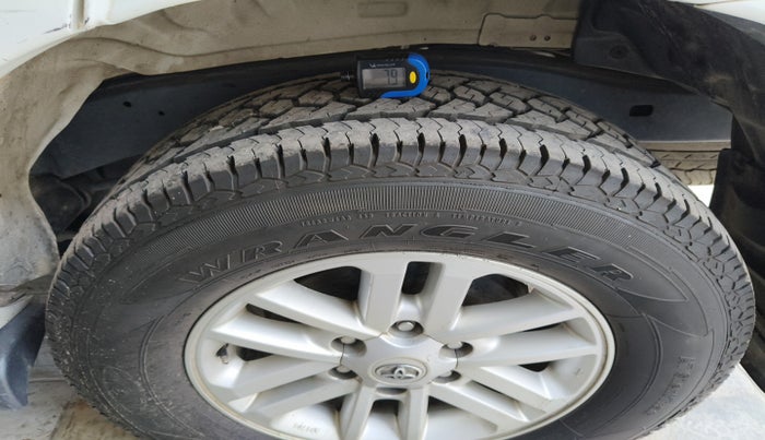 2012 Toyota Fortuner 3.0 4X2 AT, Diesel, Automatic, 1,15,016 km, tyre