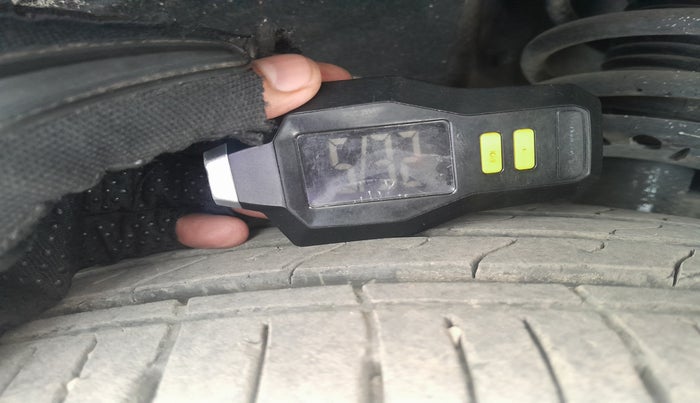 2011 Maruti Swift Dzire VXI, Petrol, Manual, 1,35,700 km, tyre