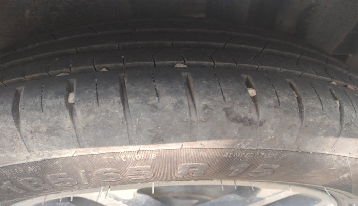 2015 Maruti Swift VDI, Diesel, Manual, 1,76,430 km, tyre